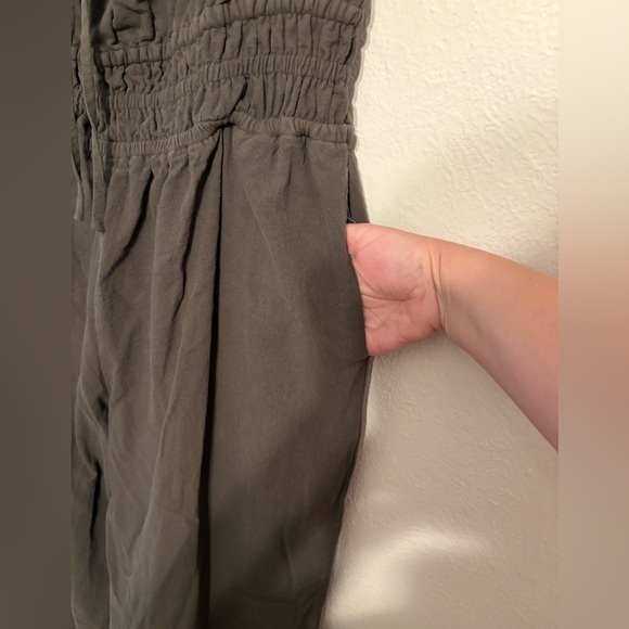 Sleeveless Wide Leg Jumpsuit - Picture 6 of 7